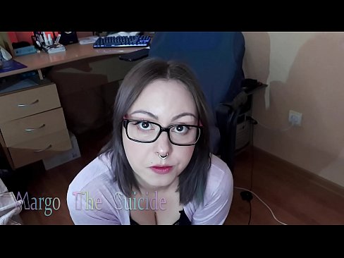 ❤️ Көз айнек тагынган сексуалдуу кыз Дилдону камерага терең соруп Сапаттуу порно боюнча бизде